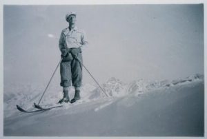 Mein Großvater Ernst Dönz beim Skifahren auf dem Golm